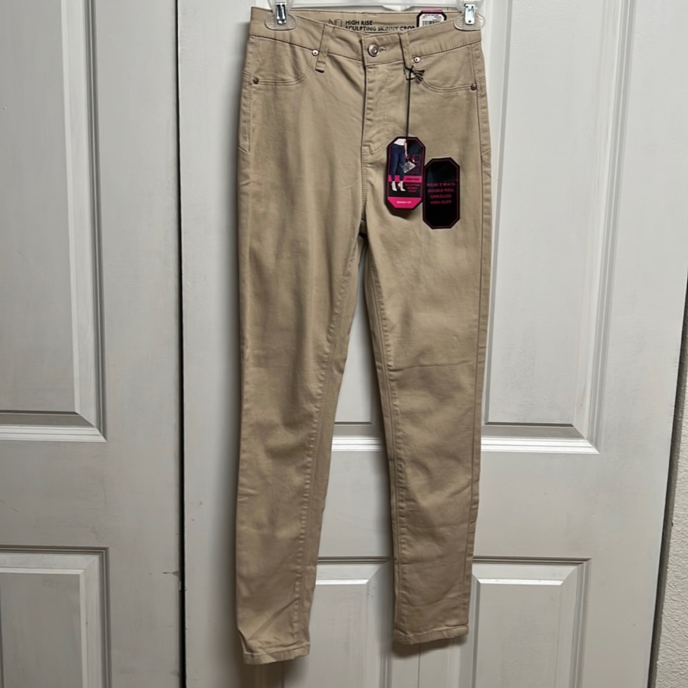 No Boundaries Tan High Rise Sculpting 2 Pocket Skinny Crop Pants Jr Size 1 NWT